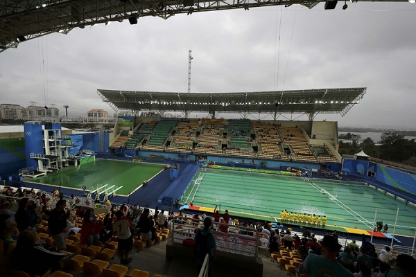 В Рио позеленел второй бассейн за сутки